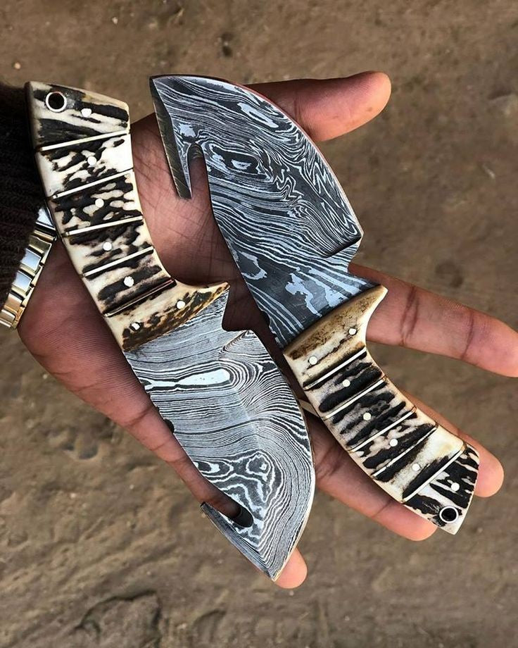 CUSTOM HANDMADE DAMASCAS STEEL SKINNER WITH GUT HOOK ANTLER HORN HANDLE - SUSA KNIVES