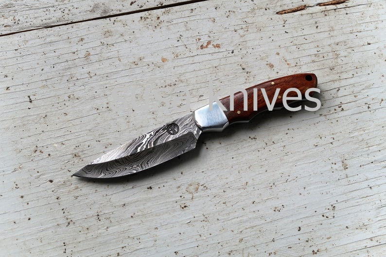 Wildcat Skinner Knife; Damascus Steel blade and Polished bolster - SUSA KNIVES