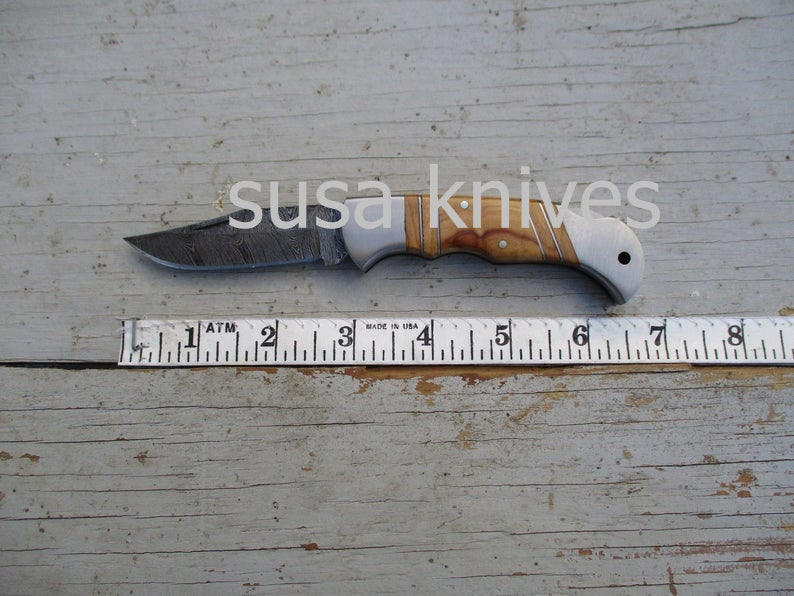 Double Inlay Folding Knife: Olive Wood and Twist Damascus Steel - SUSA KNIVES