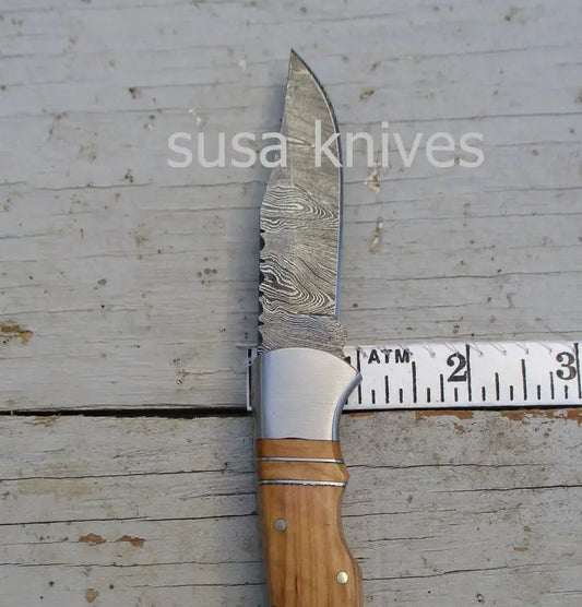 Double Inlay Folding Knife: Olive Wood and Twist Damascus Steel - SUSA KNIVES