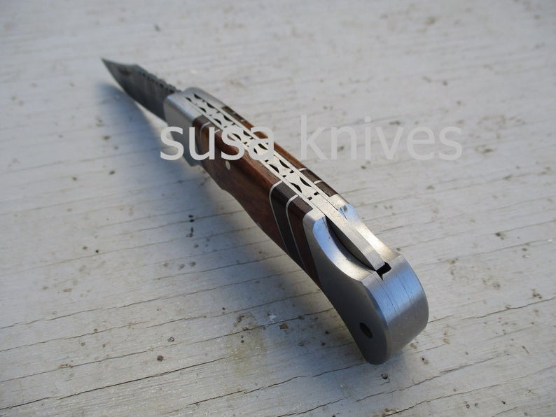 Double Inlay Folding Knife: Rosewood and Twist Damascus Steel - SUSA KNIVES