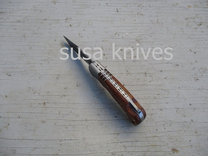 Offset Inlay Folding Knife: Walnut wood, Twist Damascus Steel - SUSA KNIVES