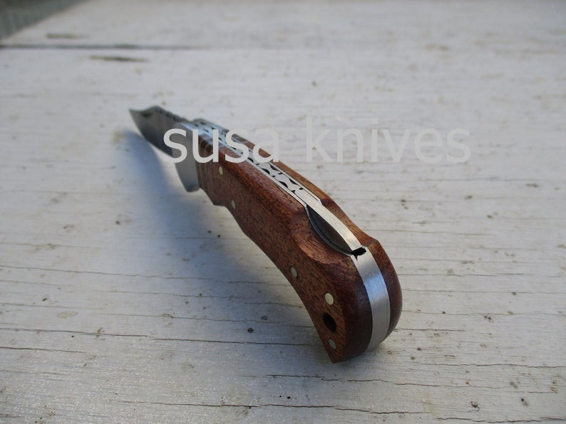 Offset Inlay Folding Knife: Walnut wood, Twist Damascus Steel - SUSA KNIVES