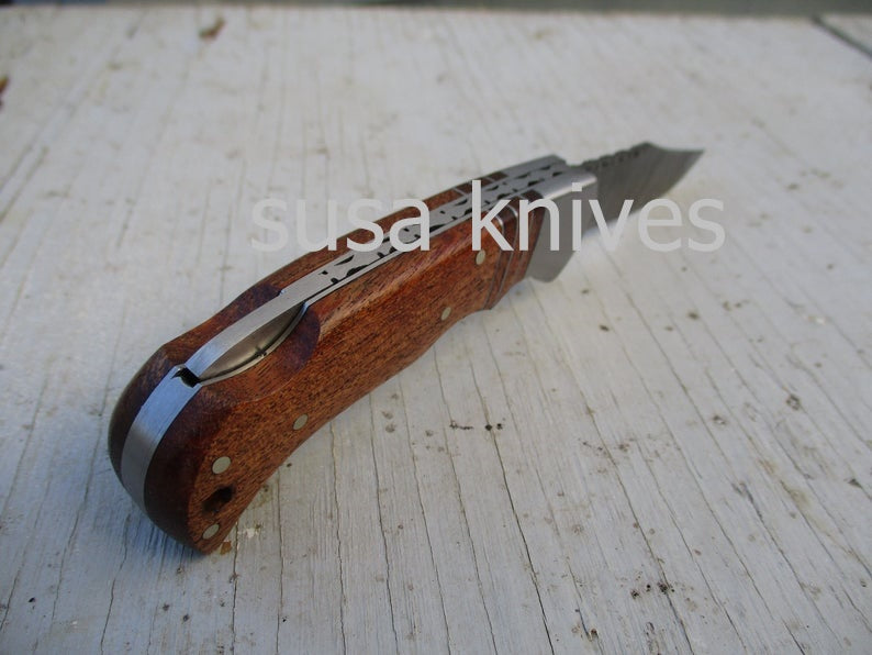 Offset Inlay Folding Knife: Walnut wood, Twist Damascus Steel - SUSA KNIVES