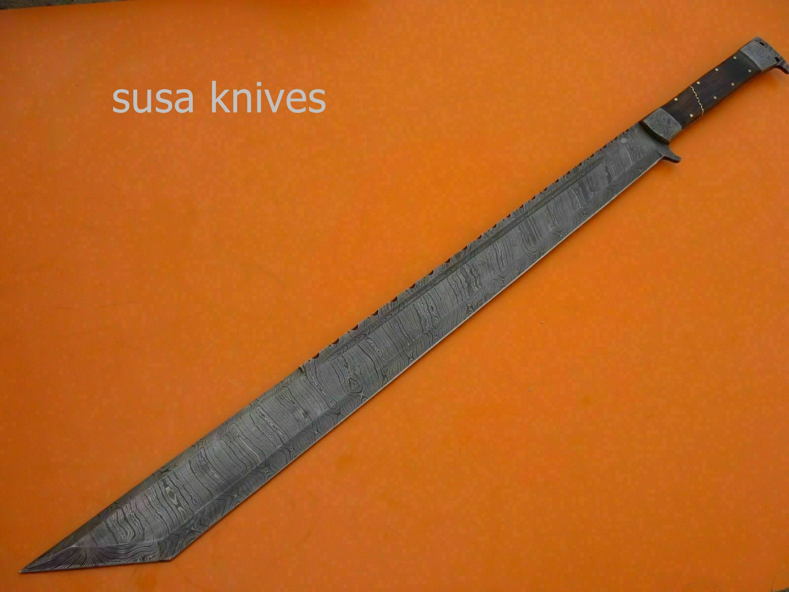 Hand-made-Damascus-steel-hunting-sword - SUSA KNIVES