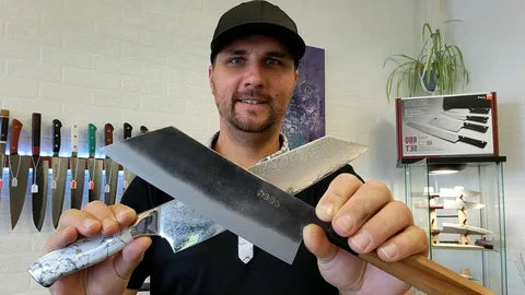 Handmade vs. Factory-Made Knives – What’s the Difference?