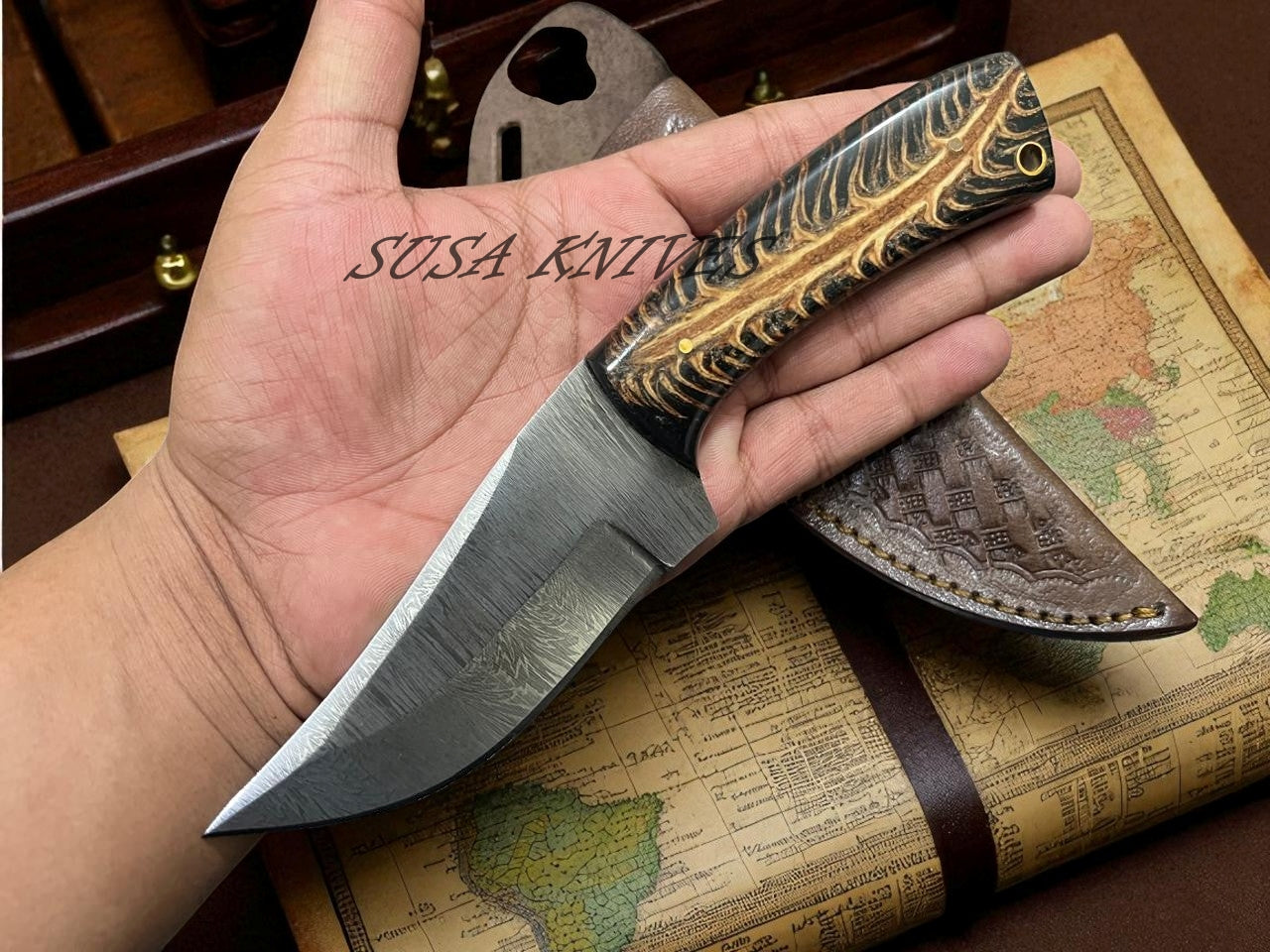 Handmade Damascus Steel Hunting Knife with Pinecone Handle & Leather Sheath – Unique Gift for Hunters & Collectors