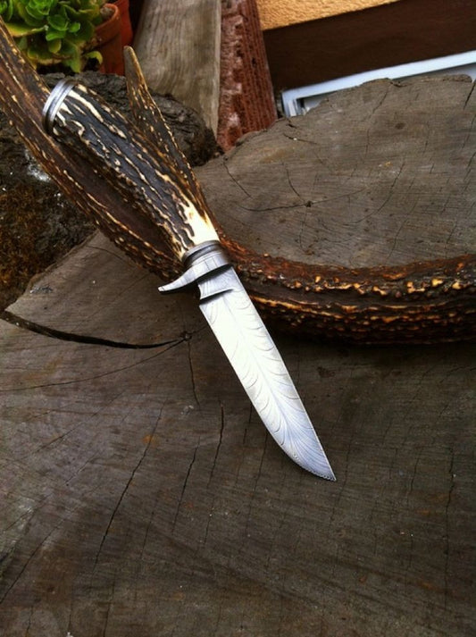 HANDMADE CUSTOM DAMASCUS STEEL FEATHER PETTERN KNIFE - SUSA KNIVES