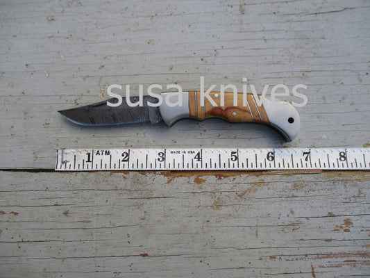 Double Inlay Folding Knife: Olive Wood and Twist Damascus Steel - SUSA KNIVES