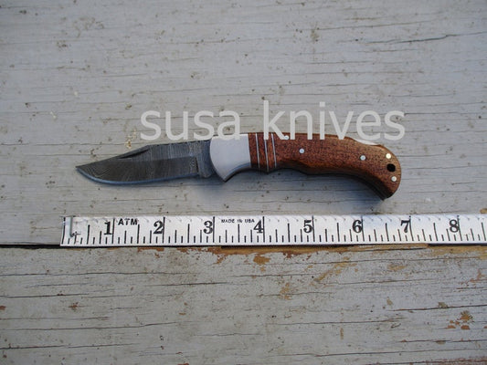 Offset Inlay Folding Knife: Walnut wood, Twist Damascus Steel - SUSA KNIVES