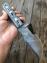 Load image into Gallery viewer, CUSTOM HAND FORGED DAMASCUS STEEL TRACKER Hunting KNIFE - SUSA KNIVES
