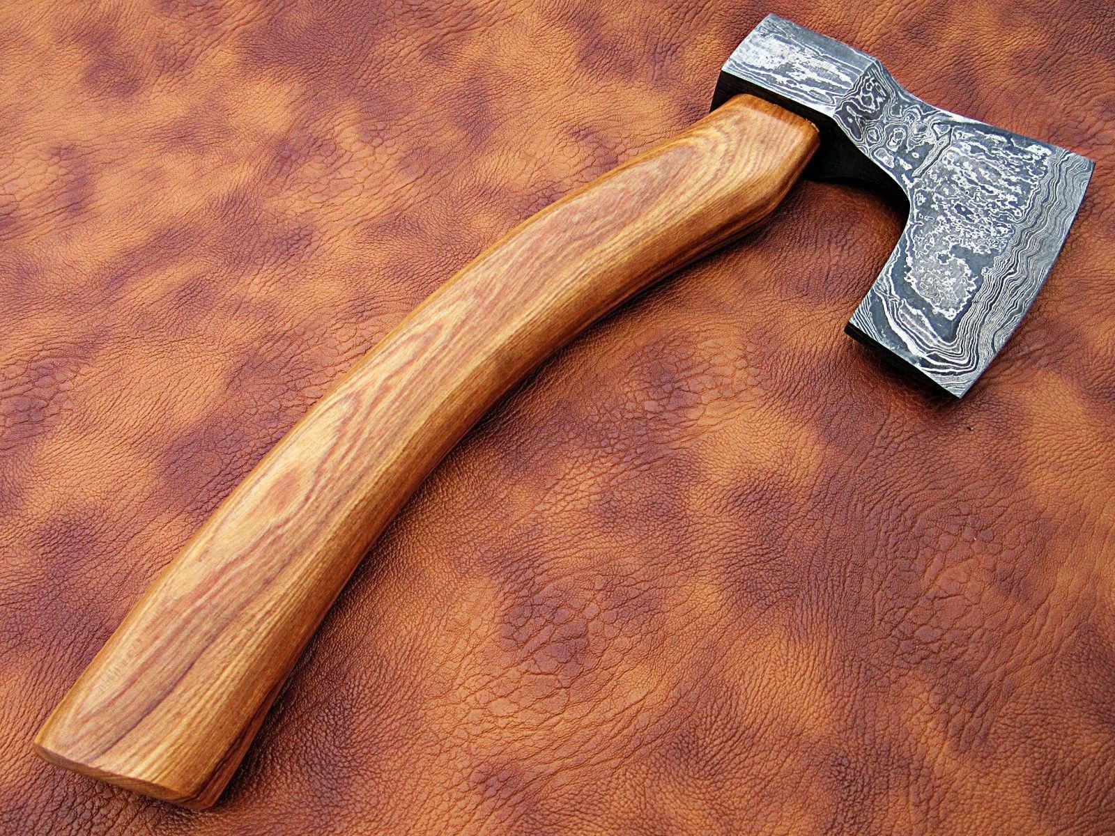HANDMADE DAMASCUS STEEL TACTICAL HATCHET AXE WALNUT WOOD WITH LEATHER SHEATH - SUSA KNIVES