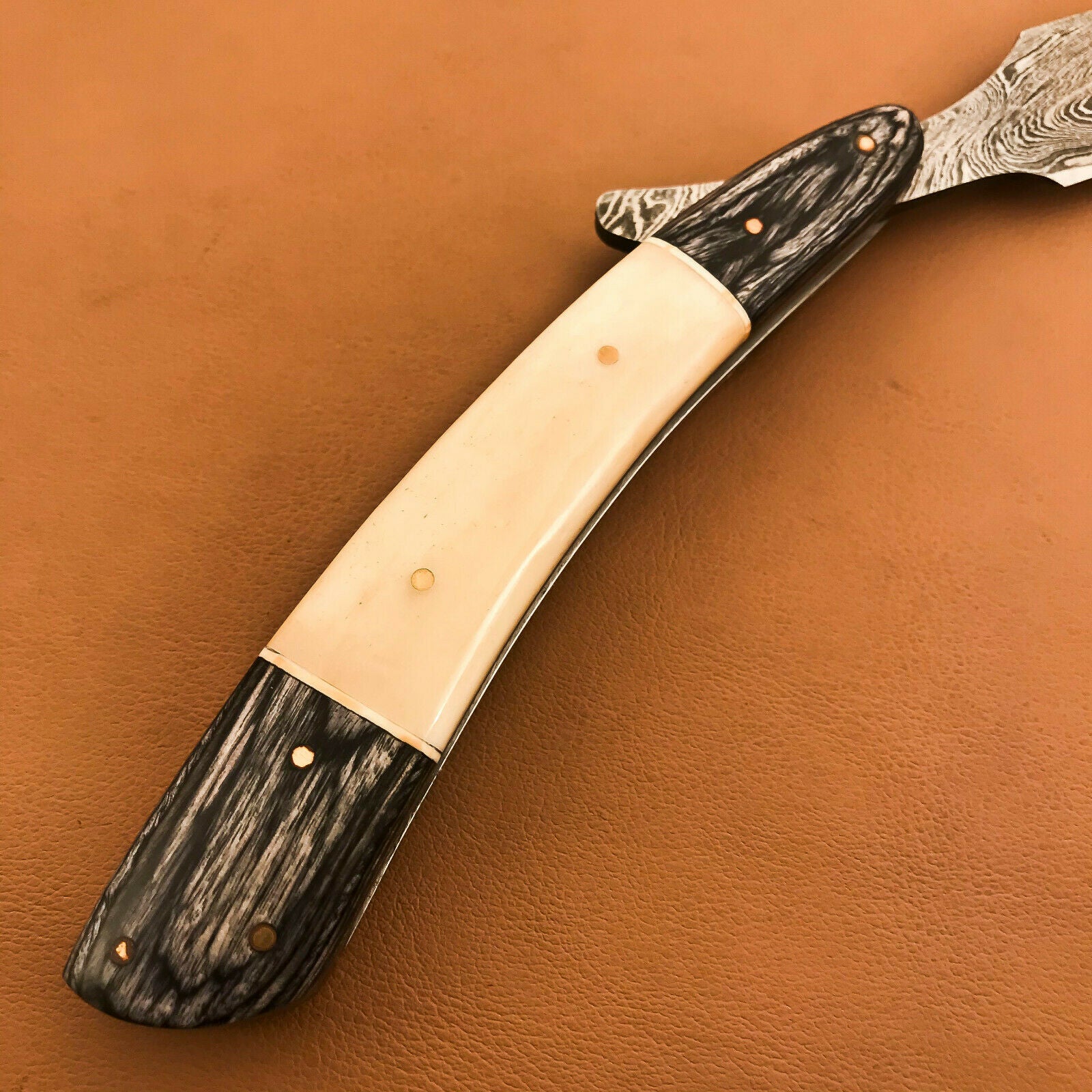 OUTSTANDING Custom Damascus Steel Folding Handmade Sharp Blade Razor CAMEL BONE - SUSA KNIVES