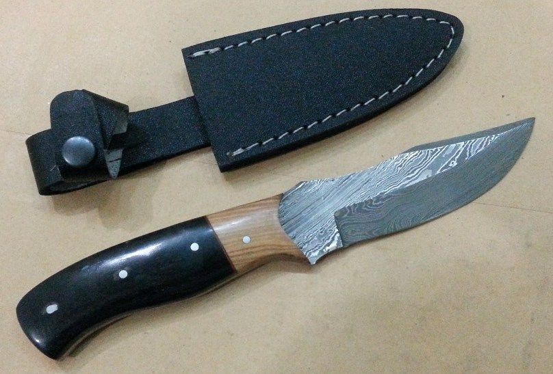 Custom hand crafted Damascus steel Buck & Bear knife - SUSA KNIVES