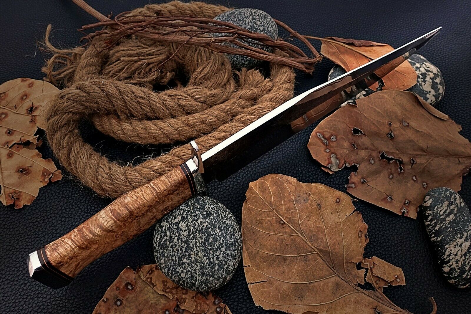 HAND FORGED DAMASCUS STEEL,STRONG GRIP OUTDOOR HUNTING,FIGHTING CLAW BOWIE KNIFE - SUSA KNIVES